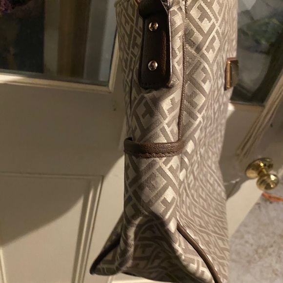 Tommy Hilfiger purse - Picture 4 of 7